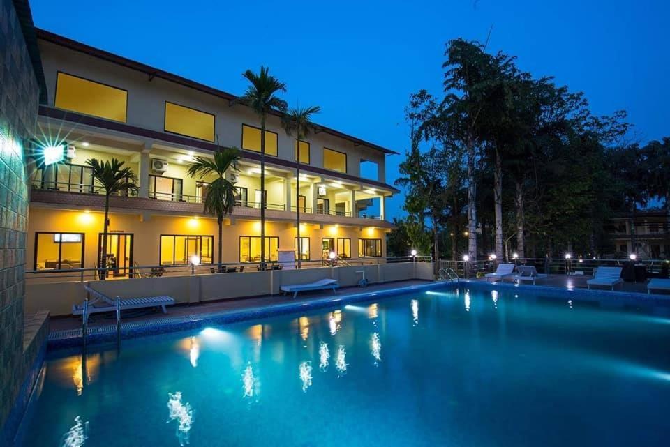 Hotel Rainforest Sauraha Zewnętrze zdjęcie