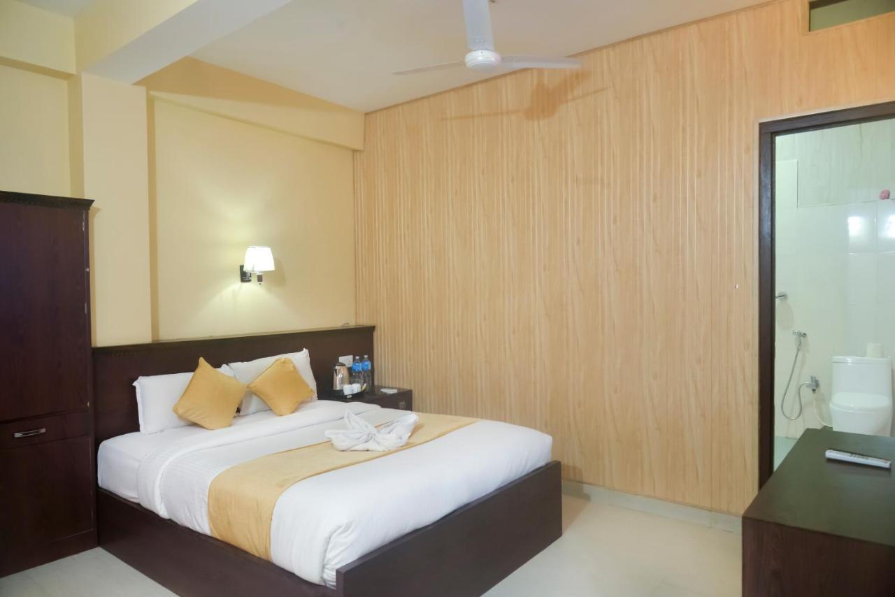 Hotel Rainforest Sauraha Zewnętrze zdjęcie
