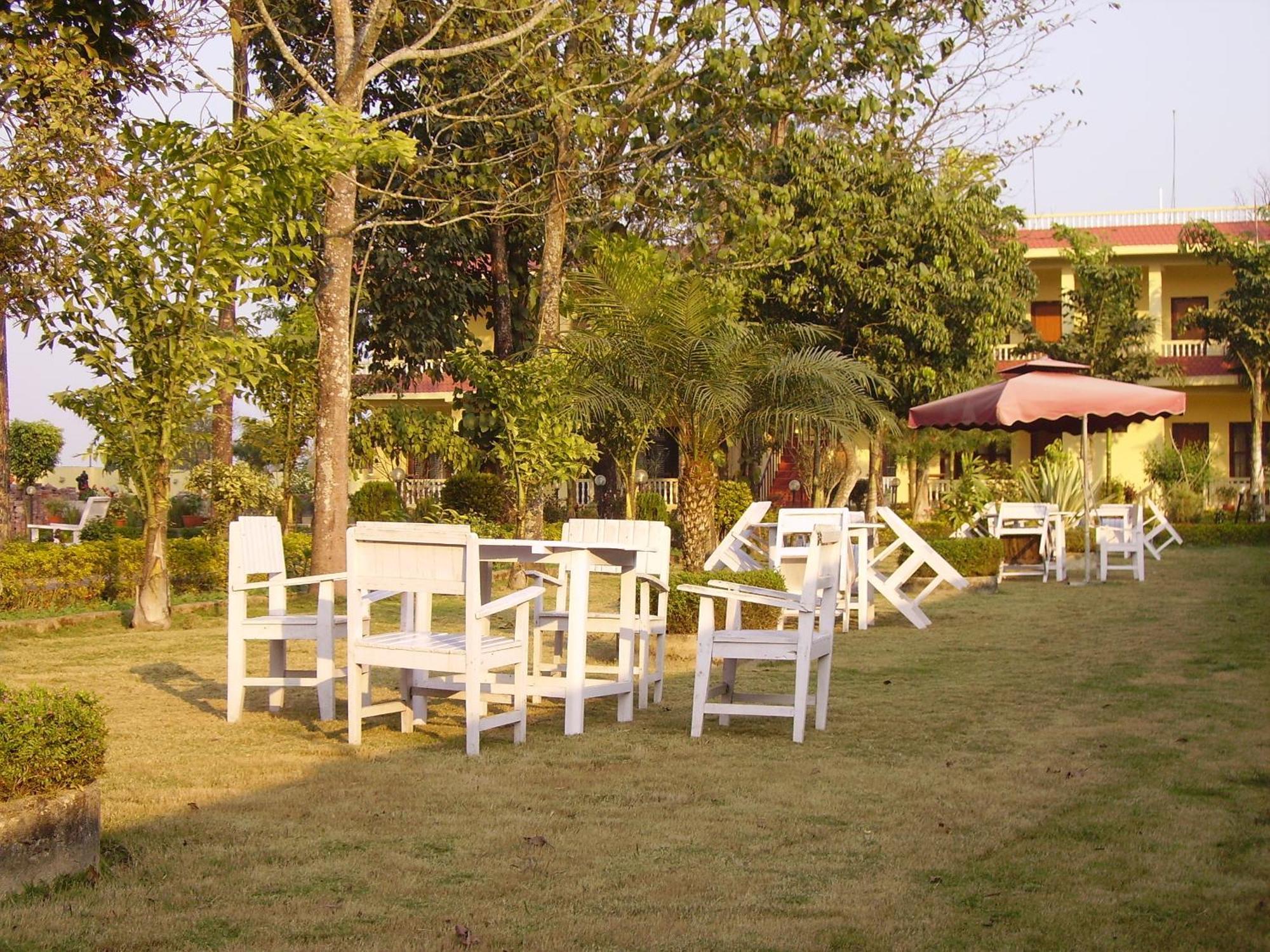 Hotel Rainforest Sauraha Zewnętrze zdjęcie