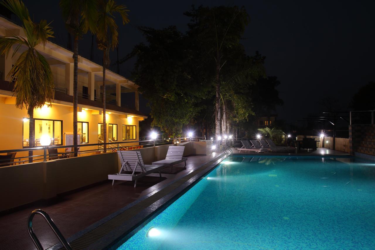 Hotel Rainforest Sauraha Zewnętrze zdjęcie