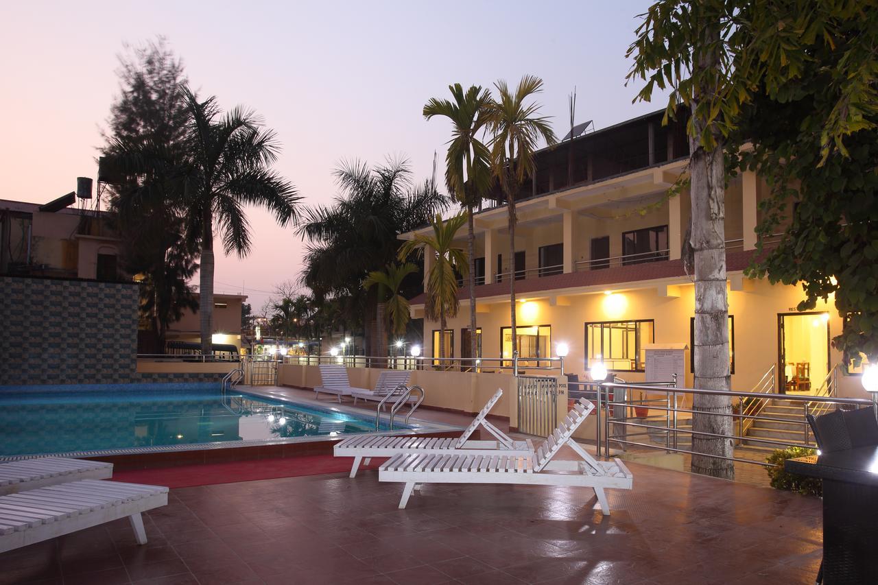Hotel Rainforest Sauraha Zewnętrze zdjęcie