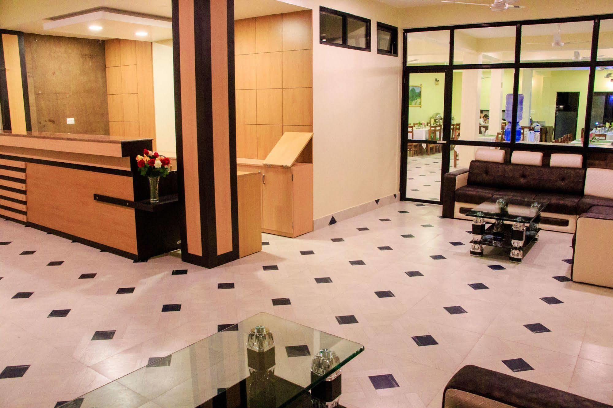 Hotel Rainforest Sauraha Zewnętrze zdjęcie