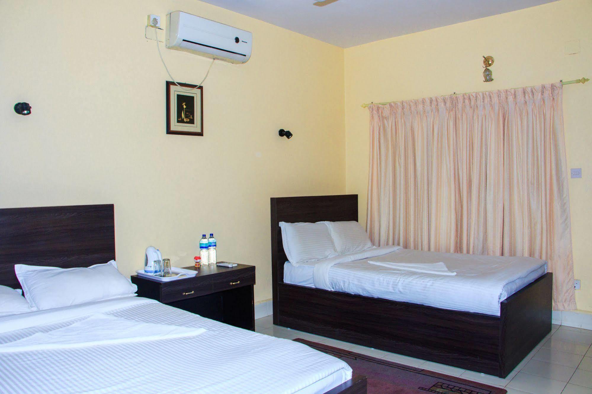 Hotel Rainforest Sauraha Zewnętrze zdjęcie
