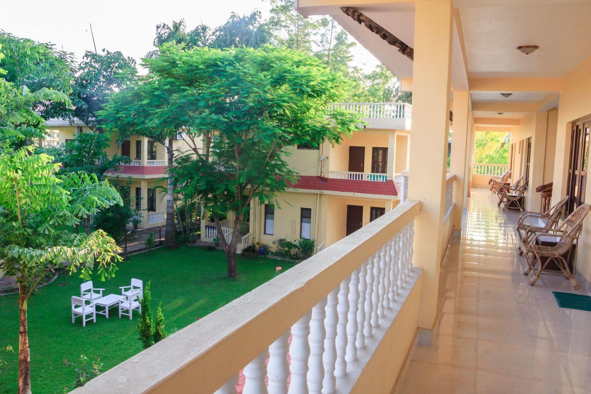 Hotel Rainforest Sauraha Zewnętrze zdjęcie