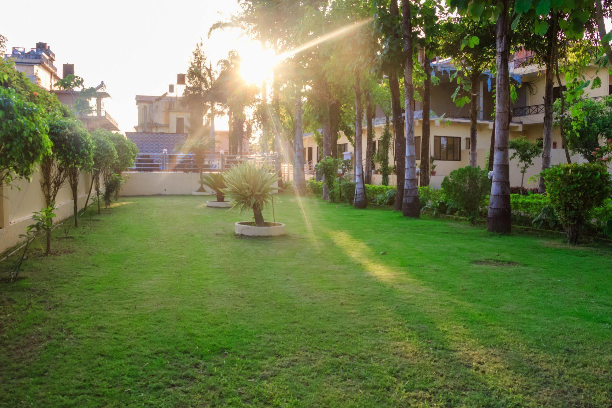 Hotel Rainforest Sauraha Zewnętrze zdjęcie