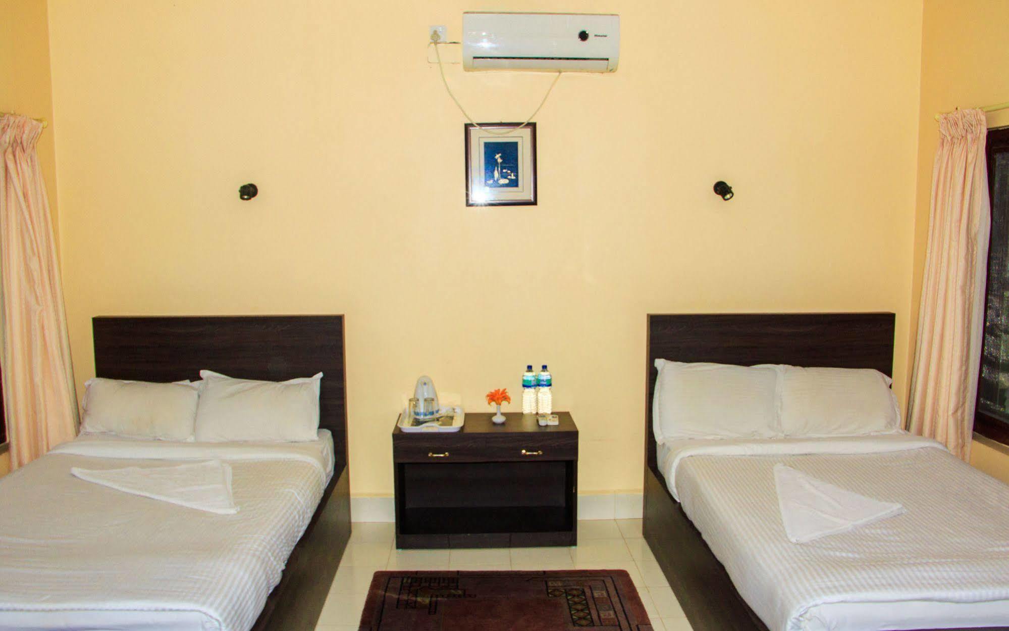 Hotel Rainforest Sauraha Zewnętrze zdjęcie