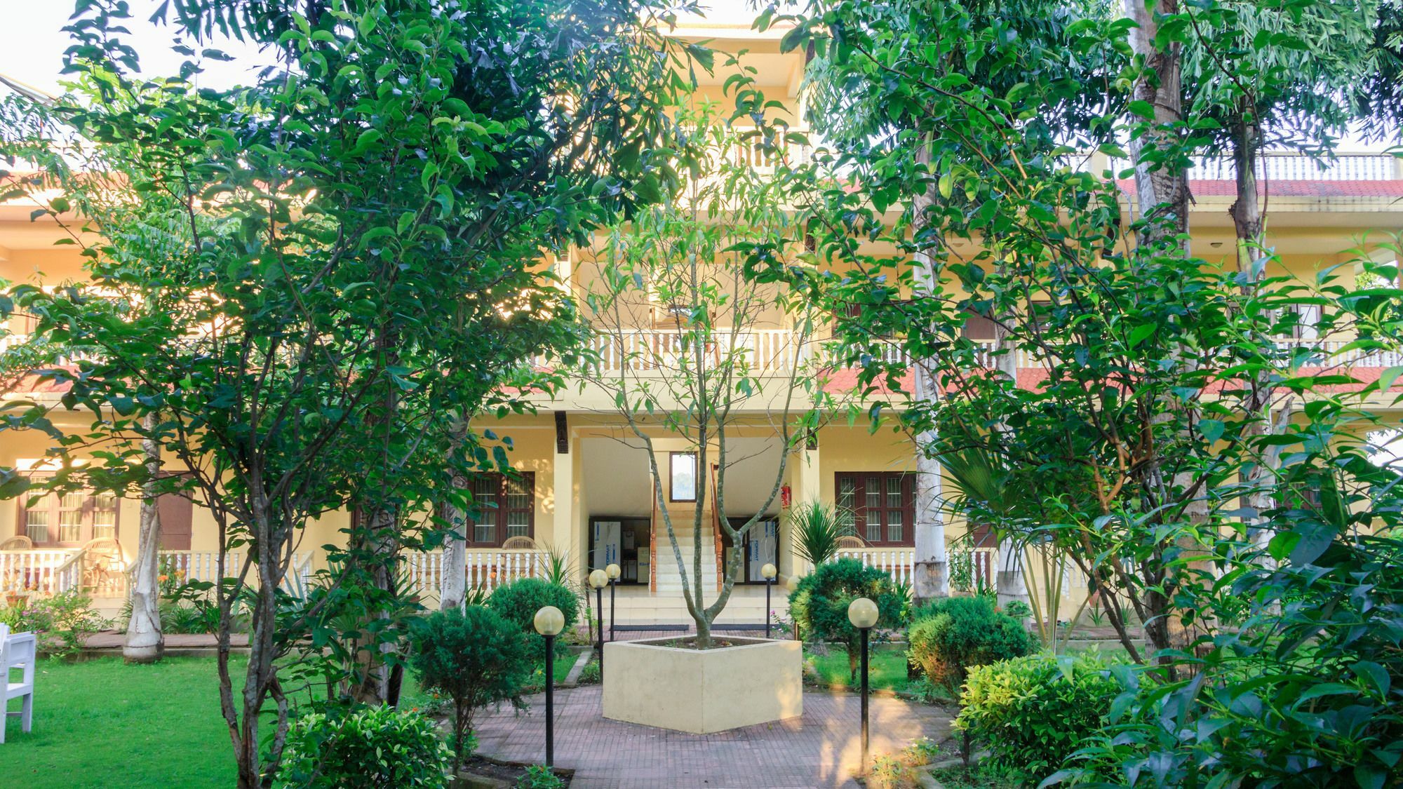 Hotel Rainforest Sauraha Zewnętrze zdjęcie